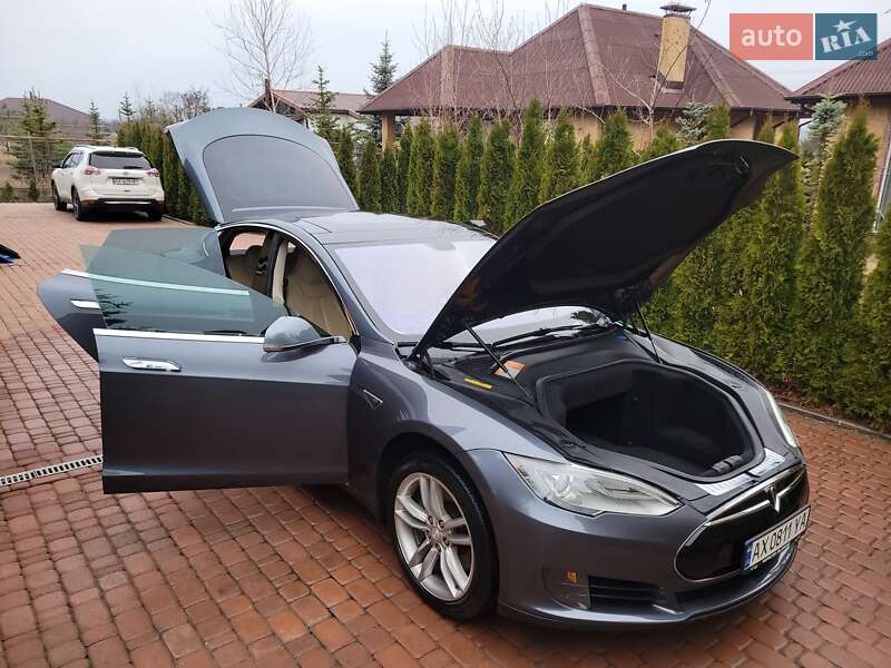 Ліфтбек Tesla Model S 2013 в Харкові