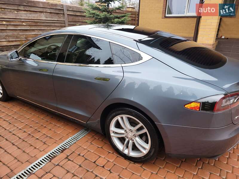 Ліфтбек Tesla Model S 2013 в Харкові