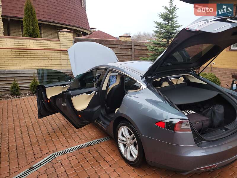 Ліфтбек Tesla Model S 2013 в Харкові