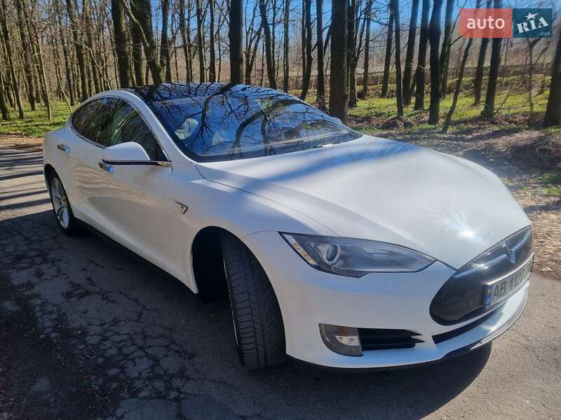 Лифтбек Tesla Model S 2013 в Виннице