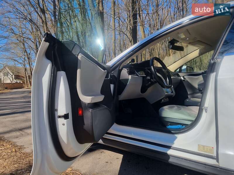 Лифтбек Tesla Model S 2013 в Виннице