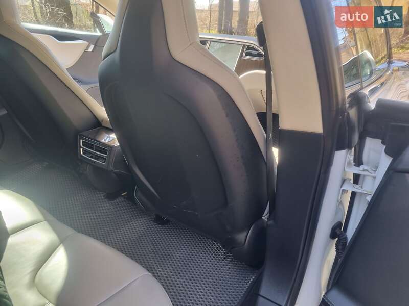 Лифтбек Tesla Model S 2013 в Виннице
