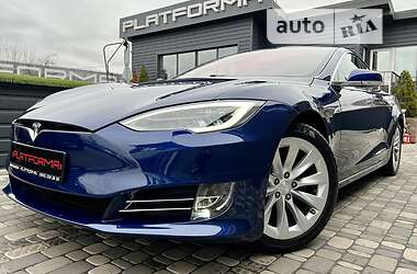 Лифтбек Tesla Model S 2019 в Киеве