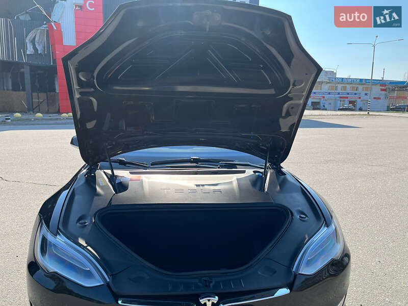 Ліфтбек Tesla Model S 2016 в Харкові