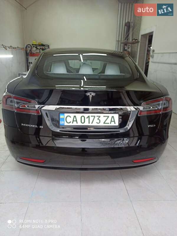 Лифтбек Tesla Model S 2017 в Умани