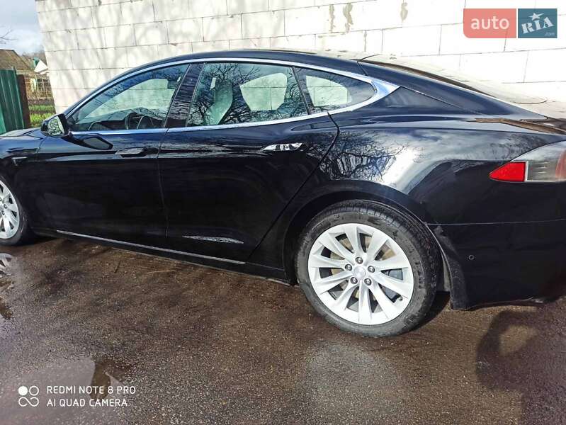 Лифтбек Tesla Model S 2017 в Умани