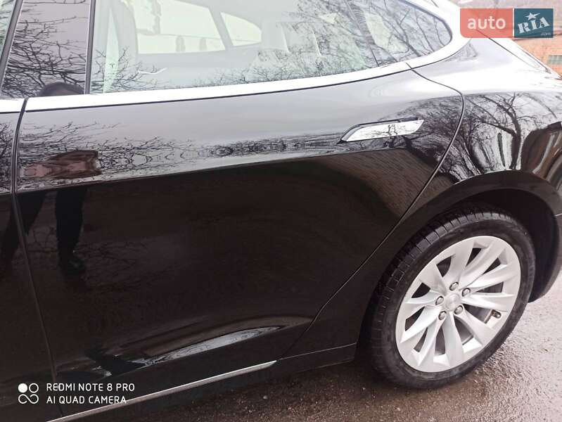 Ліфтбек Tesla Model S 2017 в Умані