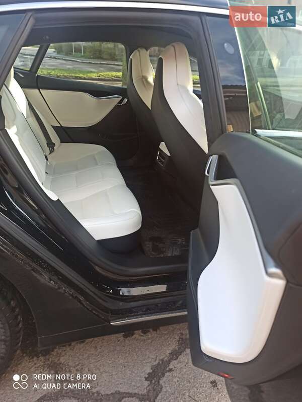 Лифтбек Tesla Model S 2017 в Умани