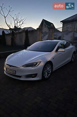 Хетчбек Tesla Model S 2017 в Чернівцях
