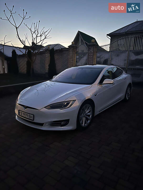 Хетчбек Tesla Model S 2017 в Чернівцях
