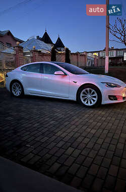 Хетчбек Tesla Model S 2017 в Чернівцях