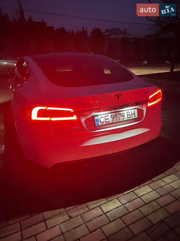 Хетчбек Tesla Model S 2017 в Чернівцях