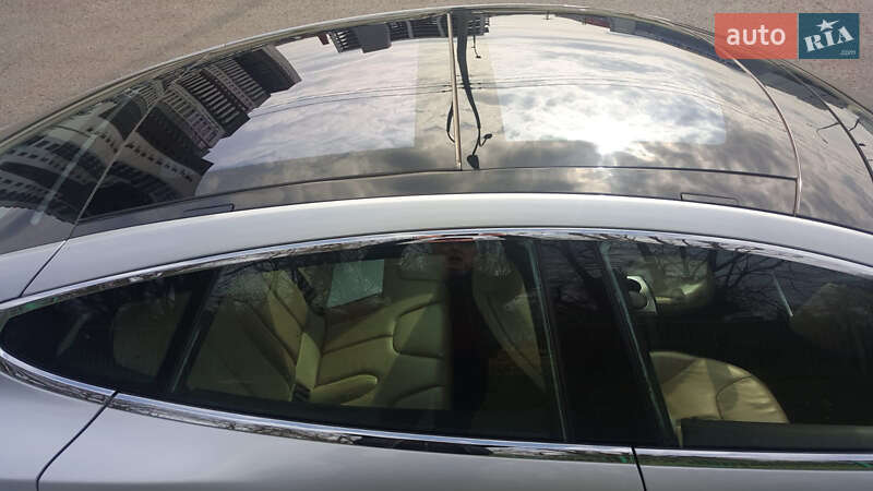 Седан Tesla Model S 2013 в Харкові