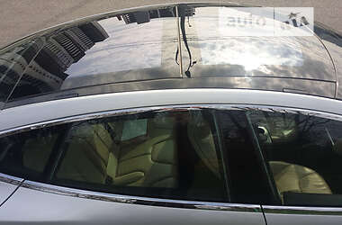 Седан Tesla Model S 2013 в 