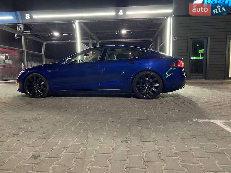 Ліфтбек Tesla Model S 2015 в Житомирі