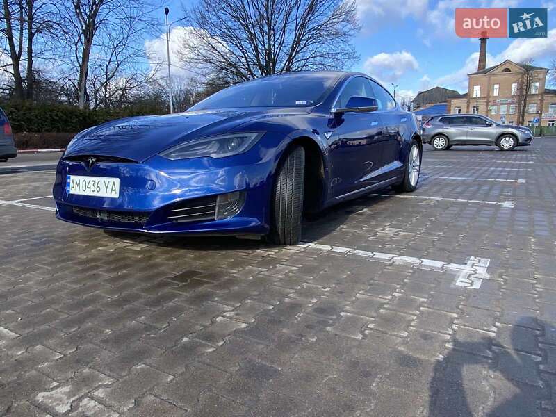 Ліфтбек Tesla Model S 2015 в Житомирі