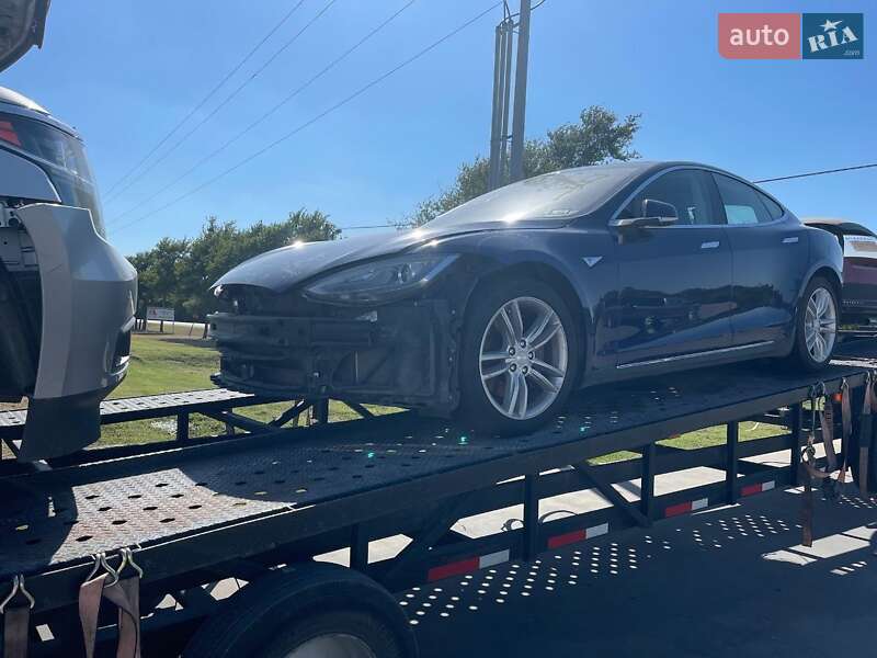 Ліфтбек Tesla Model S 2015 в Житомирі