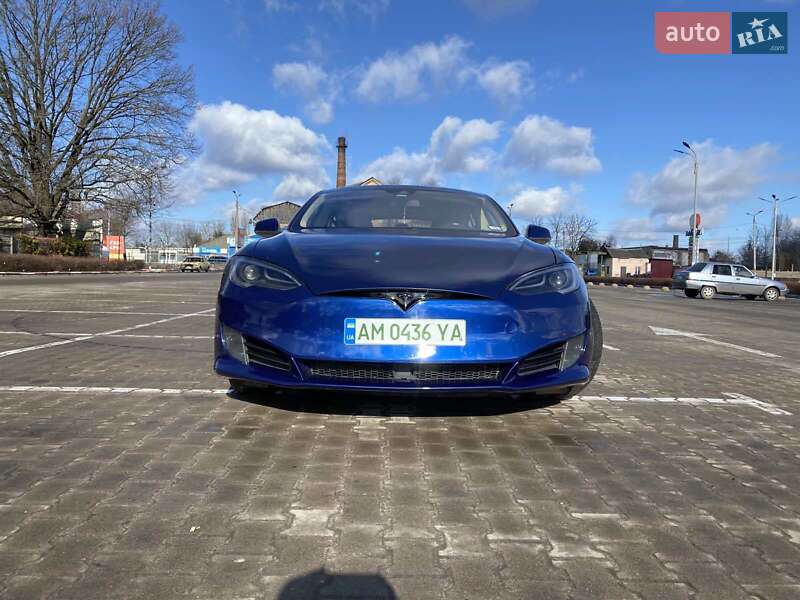 Ліфтбек Tesla Model S 2015 в Житомирі