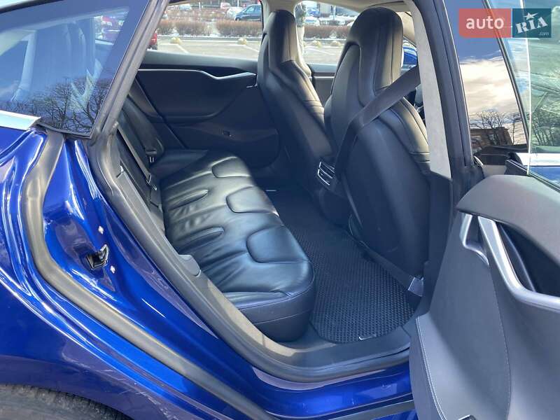 Ліфтбек Tesla Model S 2015 в Житомирі