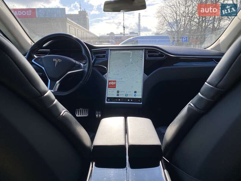 Ліфтбек Tesla Model S 2015 в Житомирі