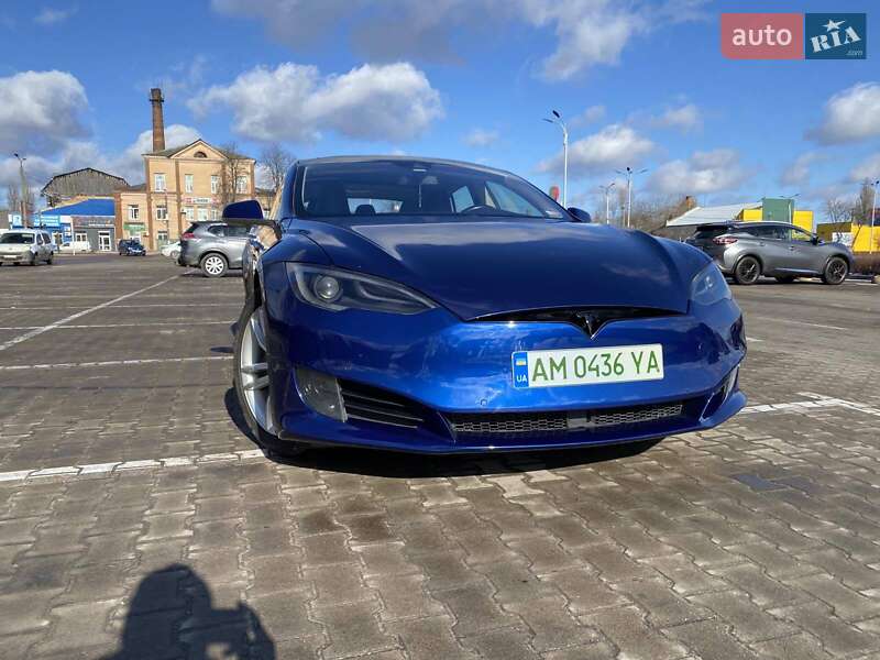 Ліфтбек Tesla Model S 2015 в Житомирі