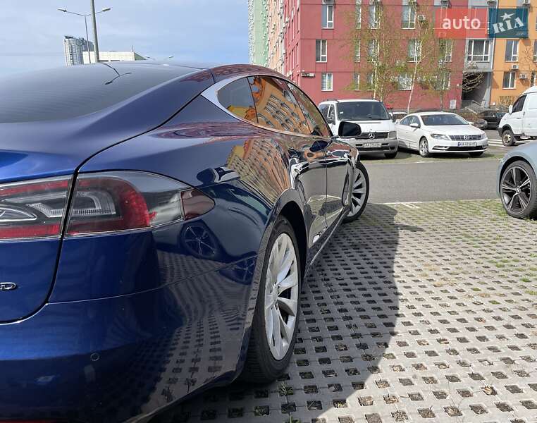 Ліфтбек Tesla Model S 2016 в Києві