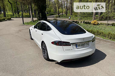 Ліфтбек Tesla Model S 2017 в 