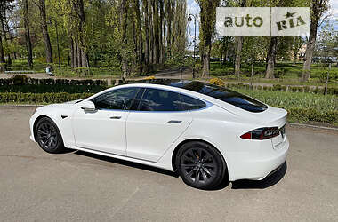 Ліфтбек Tesla Model S 2017 в 