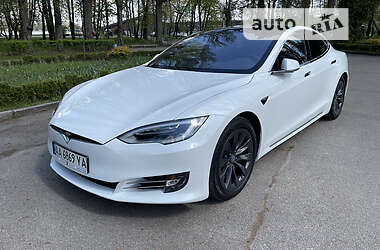 Ліфтбек Tesla Model S 2017 в 