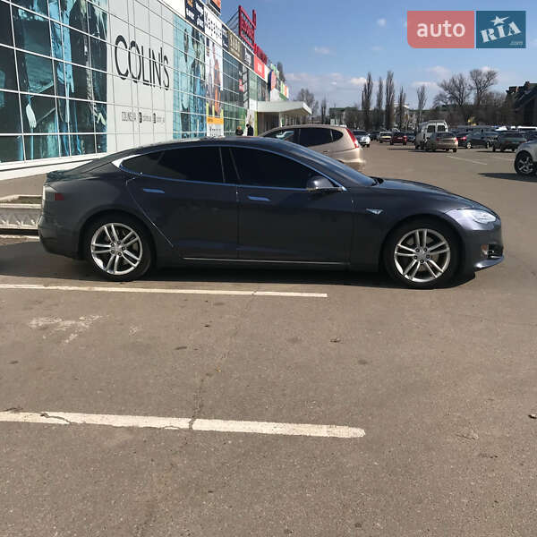Ліфтбек Tesla Model S 2014 в Кременчуці