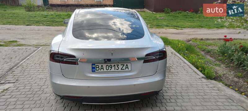 Лифтбек Tesla Model S 2014 в Кропивницком