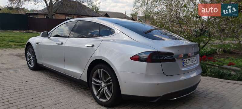 Лифтбек Tesla Model S 2014 в Кропивницком фото 10 Лифтбек Tesla Model S 2014 в Кропивницком