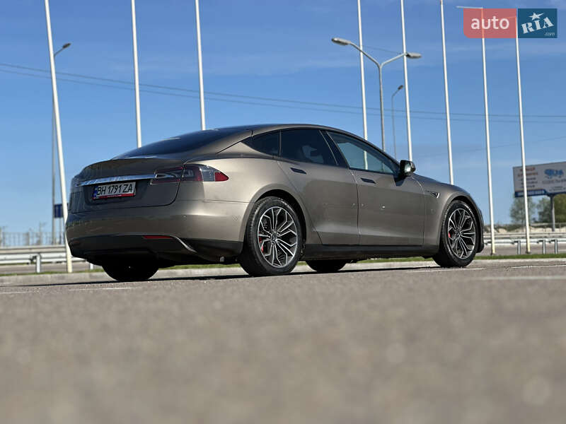 Ліфтбек Tesla Model S 2015 в Києві