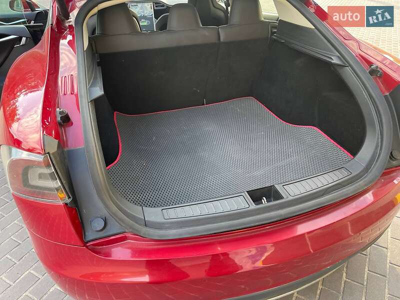 Лифтбек Tesla Model S 2014 в Мукачево
