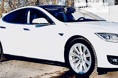 Tesla Model S 2015