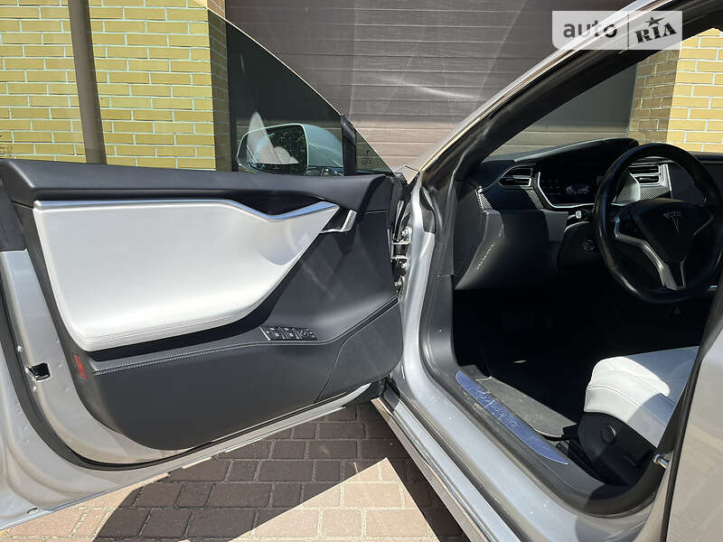 Ліфтбек Tesla Model S 2017 в Запоріжжі фото 6 Ліфтбек Tesla Model S 2017 в Запоріжжі