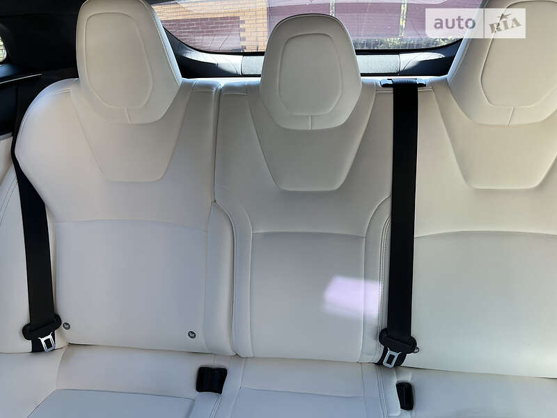 Ліфтбек Tesla Model S 2017 в Запоріжжі фото 15 Ліфтбек Tesla Model S 2017 в Запоріжжі