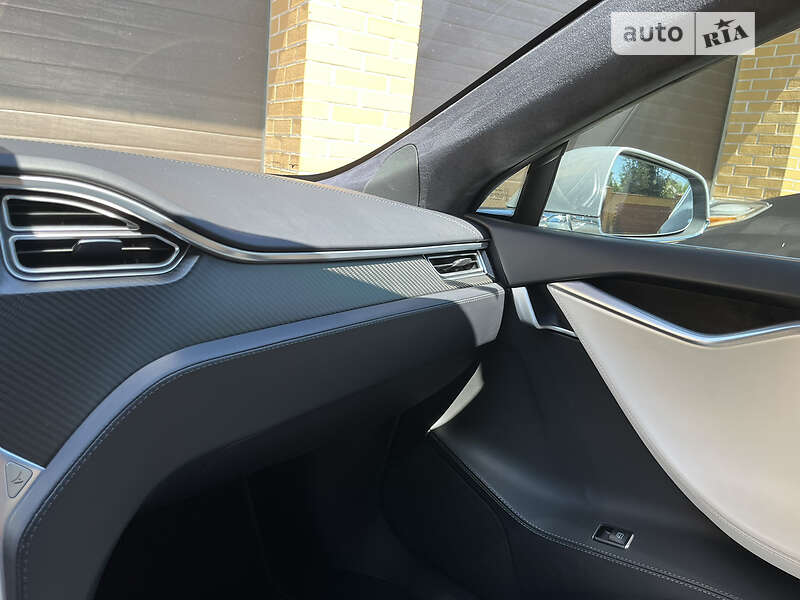 Ліфтбек Tesla Model S 2017 в Запоріжжі фото 13 Ліфтбек Tesla Model S 2017 в Запоріжжі