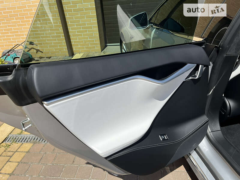 Лифтбек Tesla Model S 2017 в Запорожье фото 17 Лифтбек Tesla Model S 2017 в Запорожье