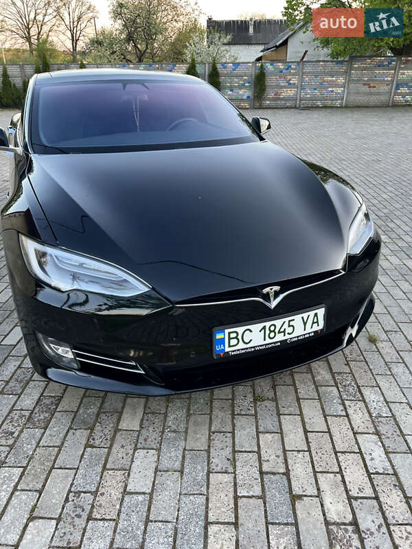 Лифтбек Tesla Model S 2018 в Львове