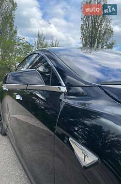 Лифтбек Tesla Model S 2015 в Черкассах