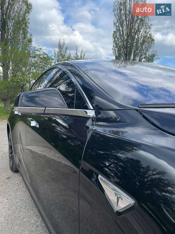 Лифтбек Tesla Model S 2015 в Черкассах