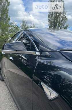 Лифтбек Tesla Model S 2015 в Черкассах