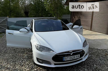 Лифтбек Tesla Model S 2015 в Ивано-Франковске