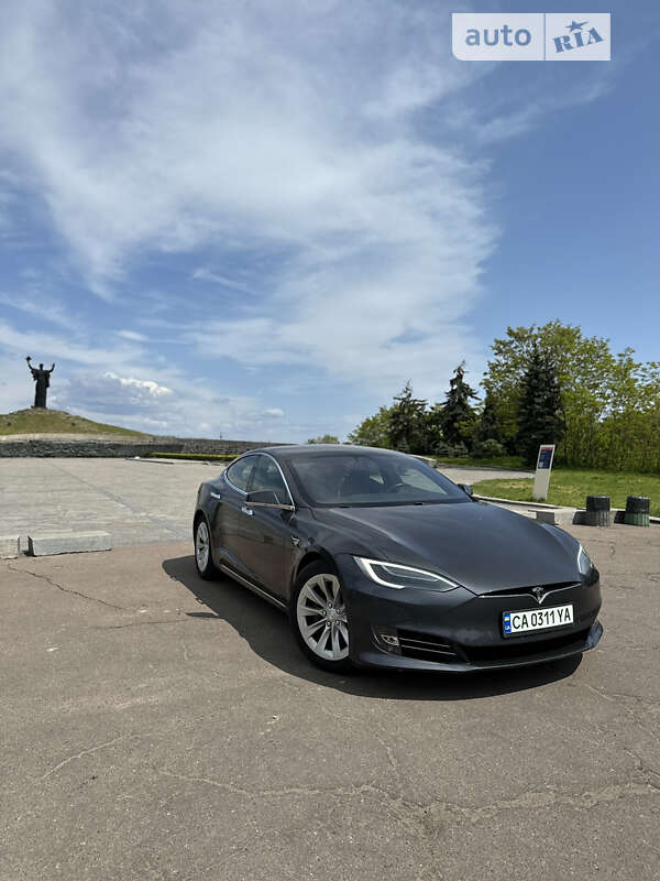 Лифтбек Tesla Model S 2017 в Черкассах