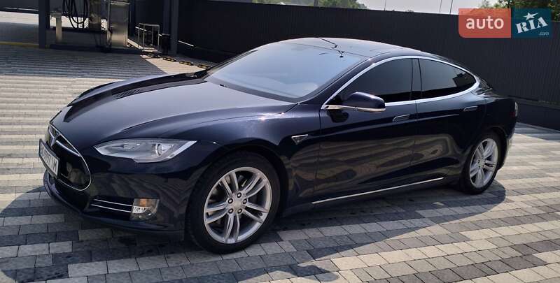 Ліфтбек Tesla Model S 2013 в Львові