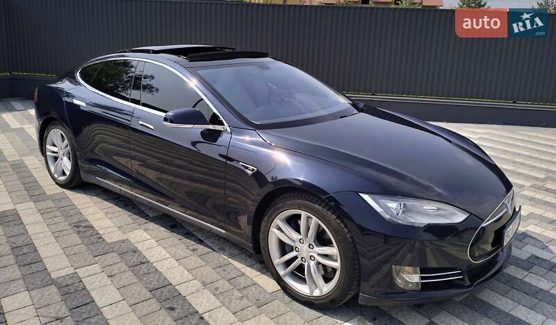 Ліфтбек Tesla Model S 2013 в Львові