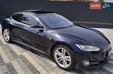 Лифтбек Tesla Model S 2013 в 