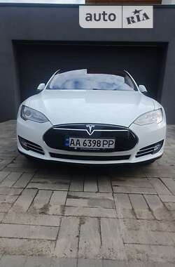 Лифтбек Tesla Model S 2015 в Буче