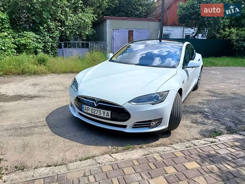 Ліфтбек Tesla Model S 2016 в Запоріжжі